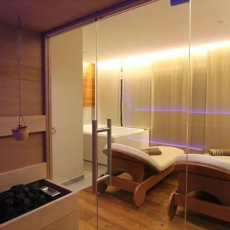 Edelweiss - Larespa Hotel 3*