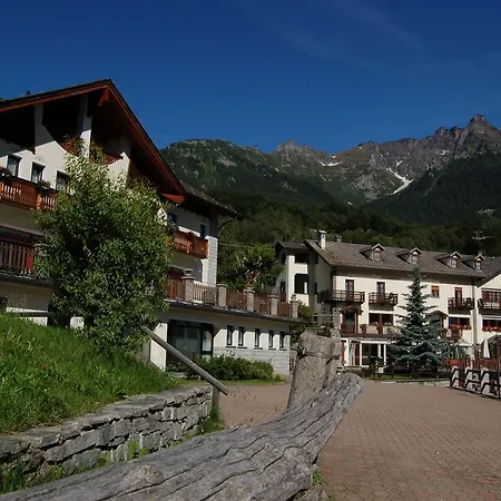 Hotel Edelweiss - Larespa 3*