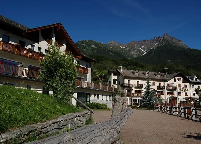 Hotel Edelweiss - Larespa 3*